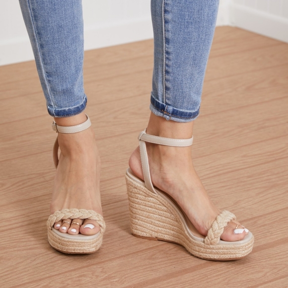 Fortune Dynamic Shoes - Fortune Dynamic Main Character Espadrille Wedges